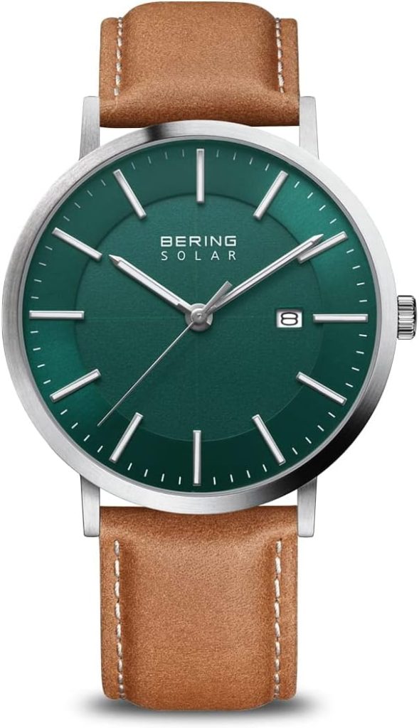 Die solarbetriebene Designer Uhr Bering SLIM SOLAR Collection 15439-508 mit grünem Zifferblatt