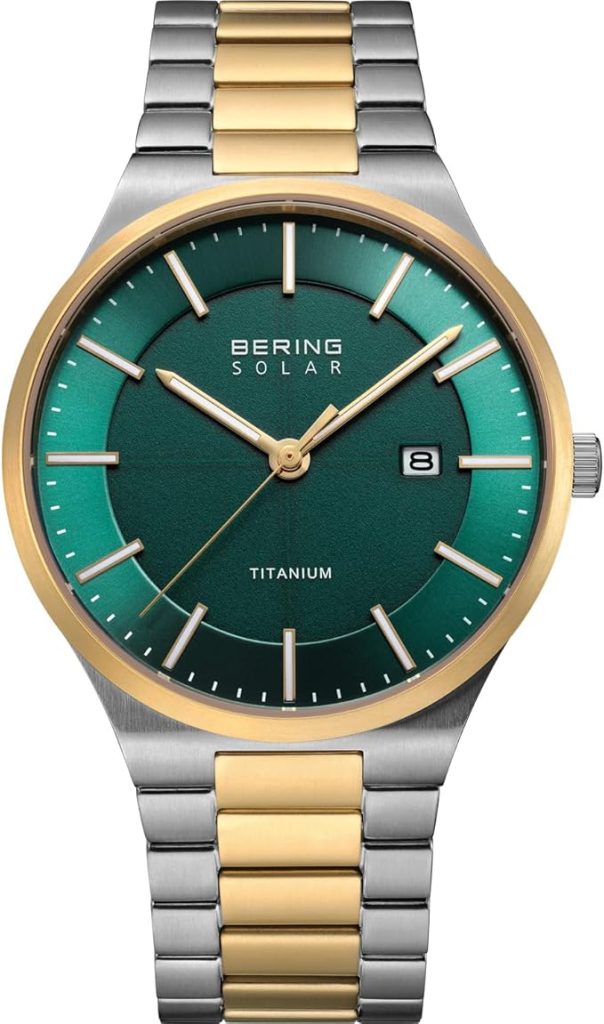 Die solarbetriebene Designer Uhr Bering SLIM SOLAR Titanium 14439-718 für Herren mit bicolor Armband und grünem Zifferblatt 