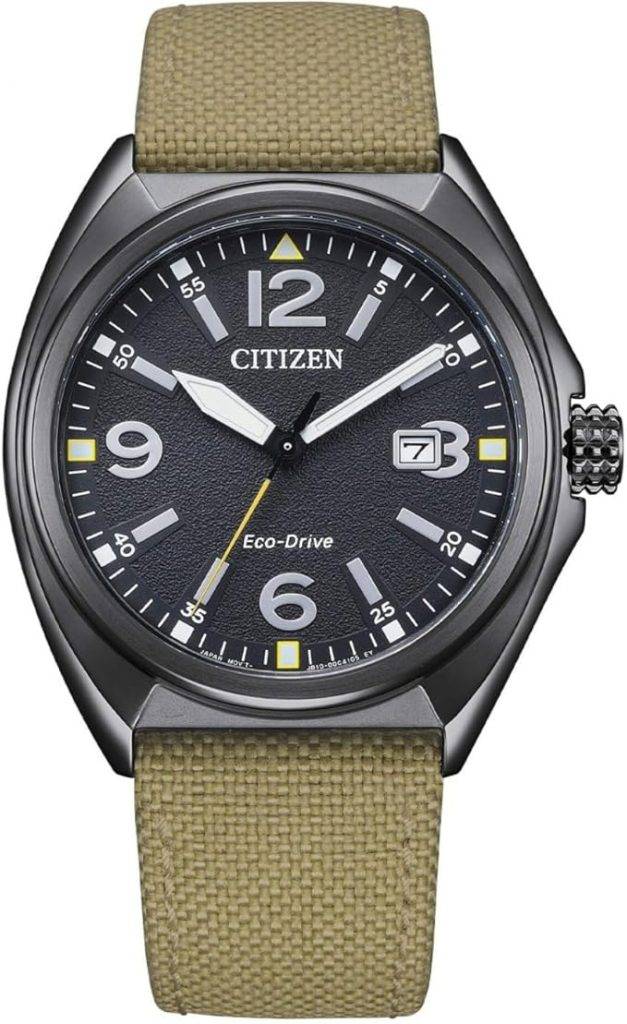 Die solarbetriebene Designer Uhr Citizen Eco-Drive Military AW1575-08E für Herren mit olivgrünem Armband und schwarzem Zifferblatt