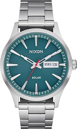 Die solarbetriebene Designer Uhr Nixon Sentry A1346-5165-00 für Herren mit grünem Zifferblatt