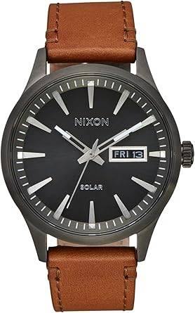 Die solarbetriebene Designer Uhr Nixon Sentry A1347-131-00 für Herren mit schwarzem Zifferblatt